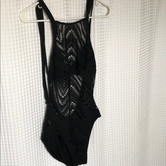 Robin Piccone ‘Raquel’ Portrait Back Swimsuit - Picture 3 of 6